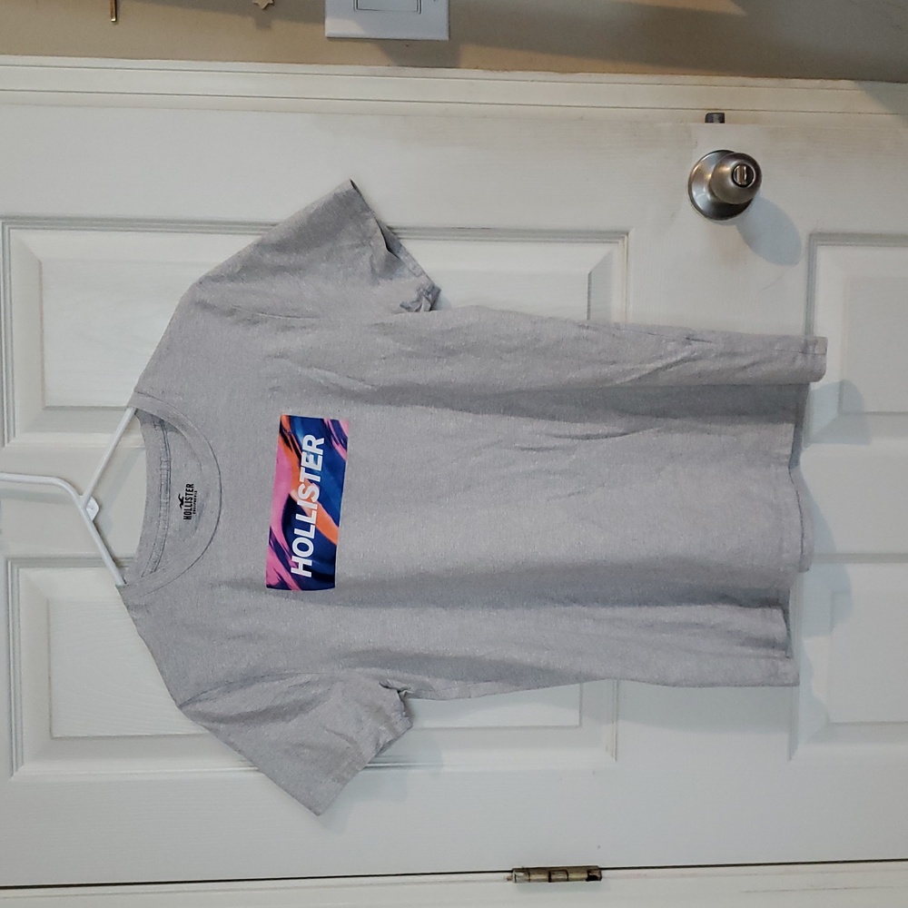 Hollister tee
